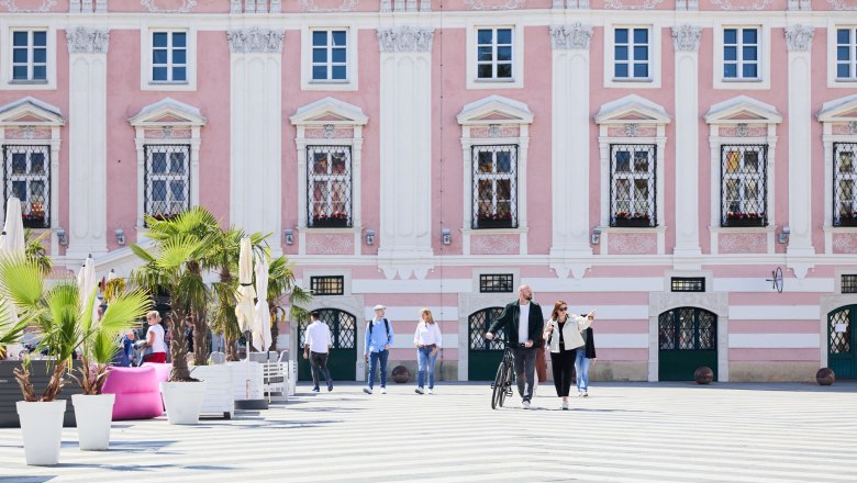 Rathausplatz, &copy; Rupert Pessl