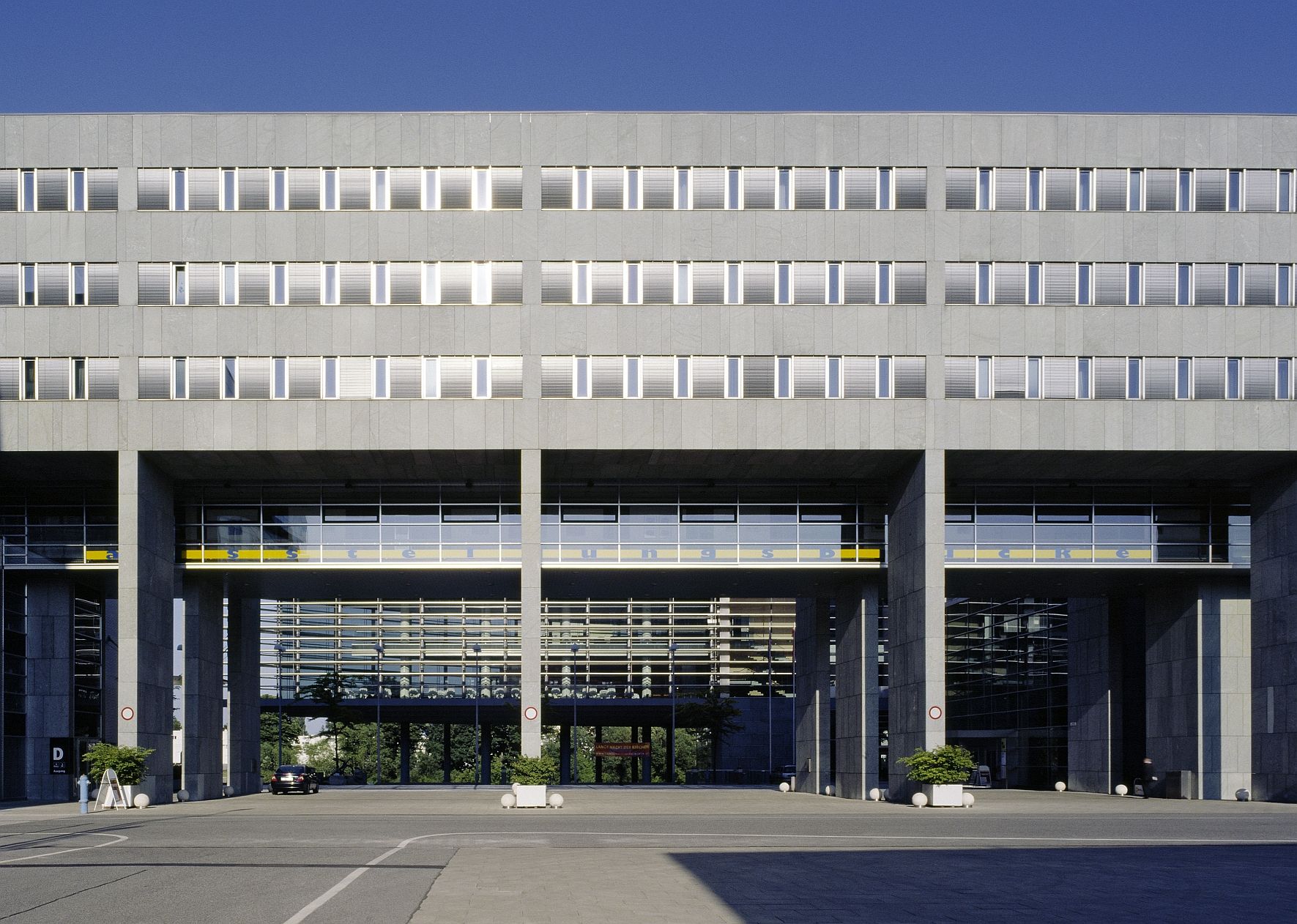 Architektur Ausstellungsbruecke 