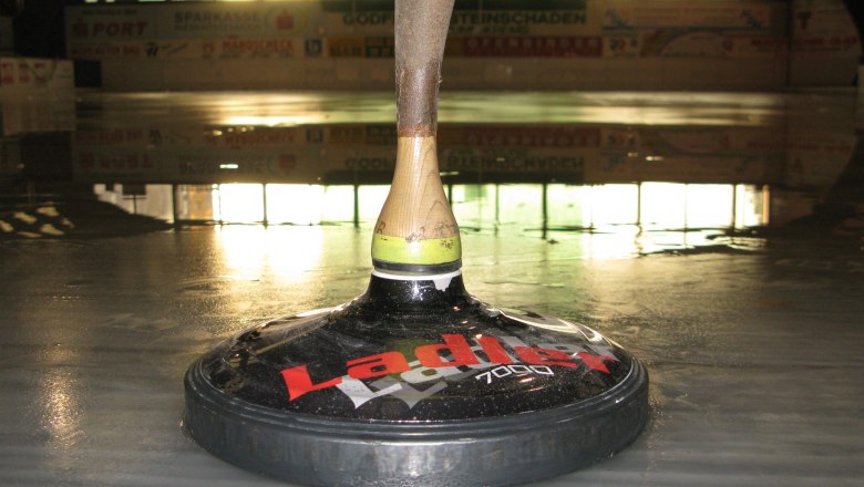 Curling in the ice rink, &copy; Naturfreunde St. P&ouml;lten