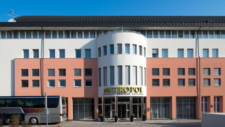 metropol-aussen_-2110_total, &copy; Hotel Metropol
