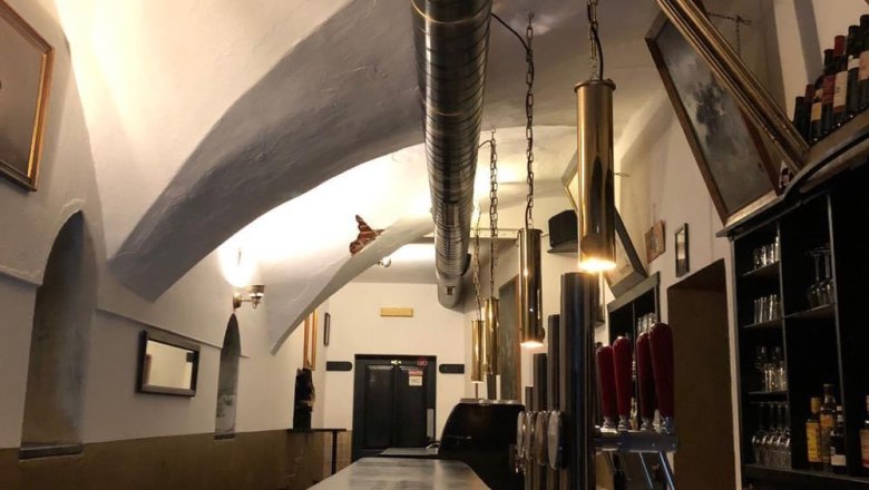 Caf&eacute; Bar Mittndrin, &copy; Mittndrin | Hubner