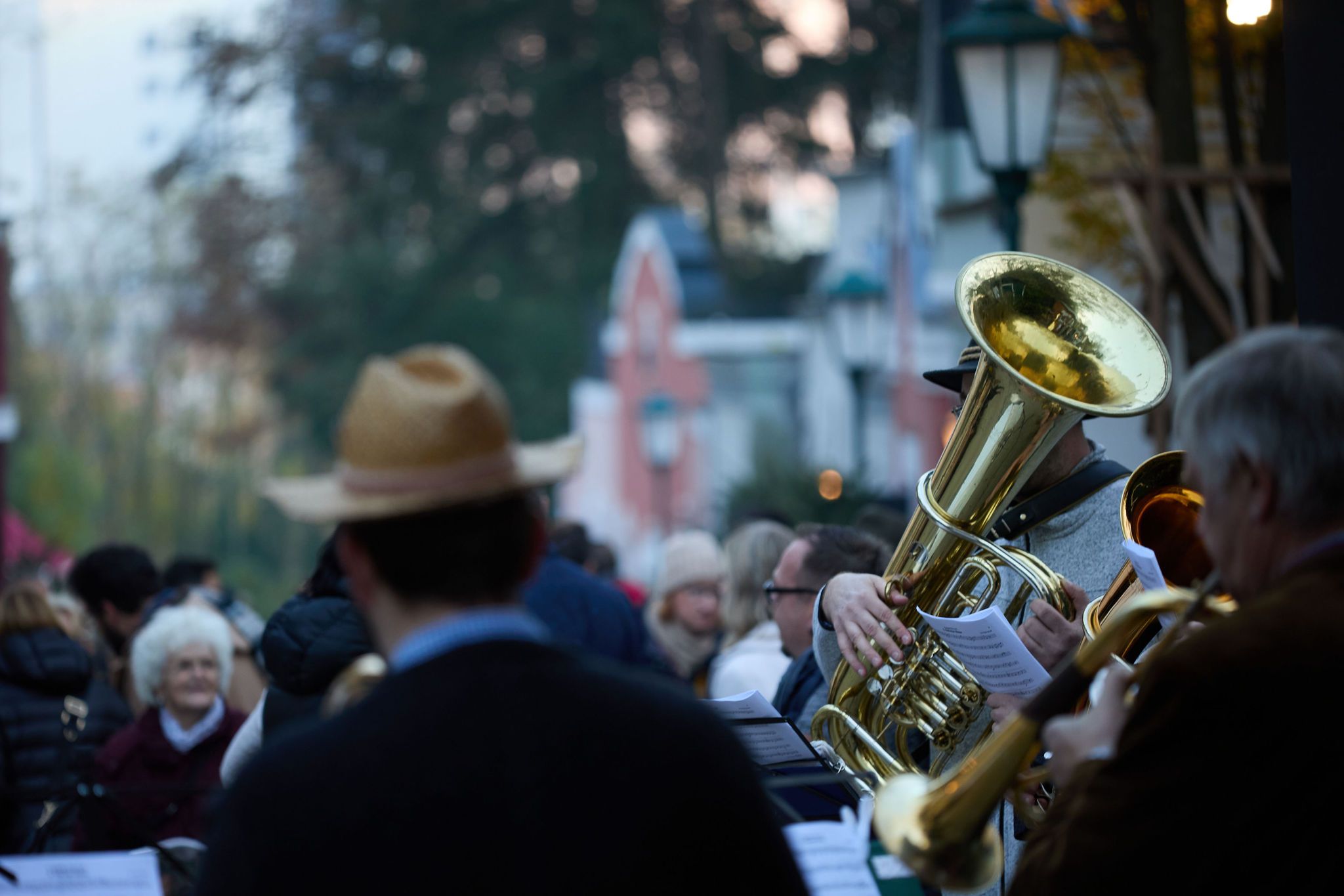 Blasmusikkapelle beim Kellergassenfest in der Rendl-Keller-Gasse