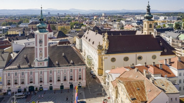 Rathaus und Karmeliterhof, © schwarz-koenig.at
