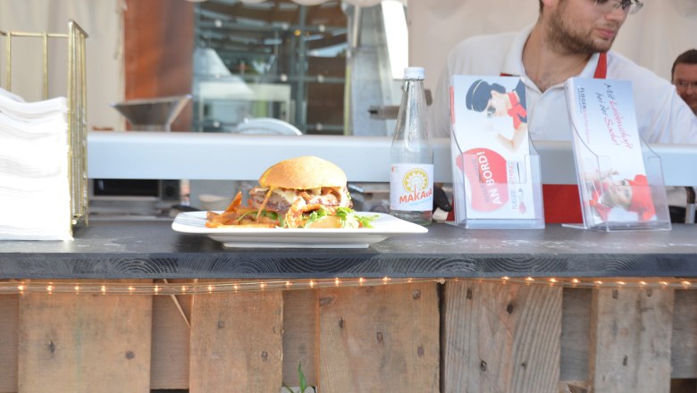 Airplane catering, © Helge Wöll