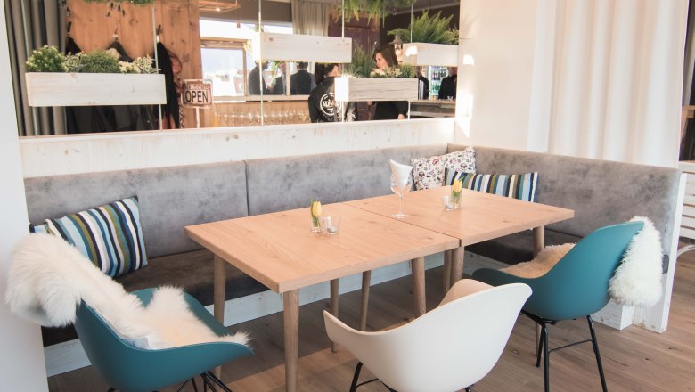 Garden" lounge bar, &copy; Das Alfred