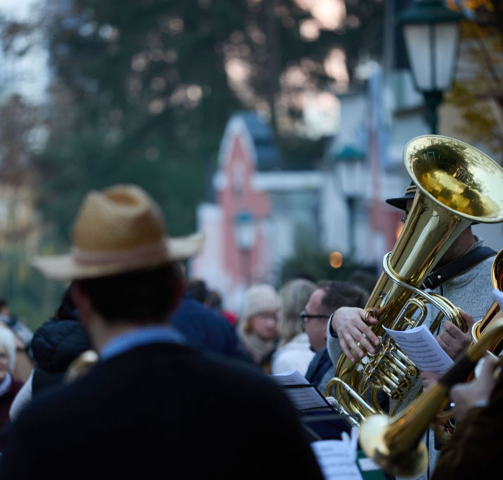 Blasmusikkapelle beim Kellergassenfest in der Rendl-Keller-Gasse