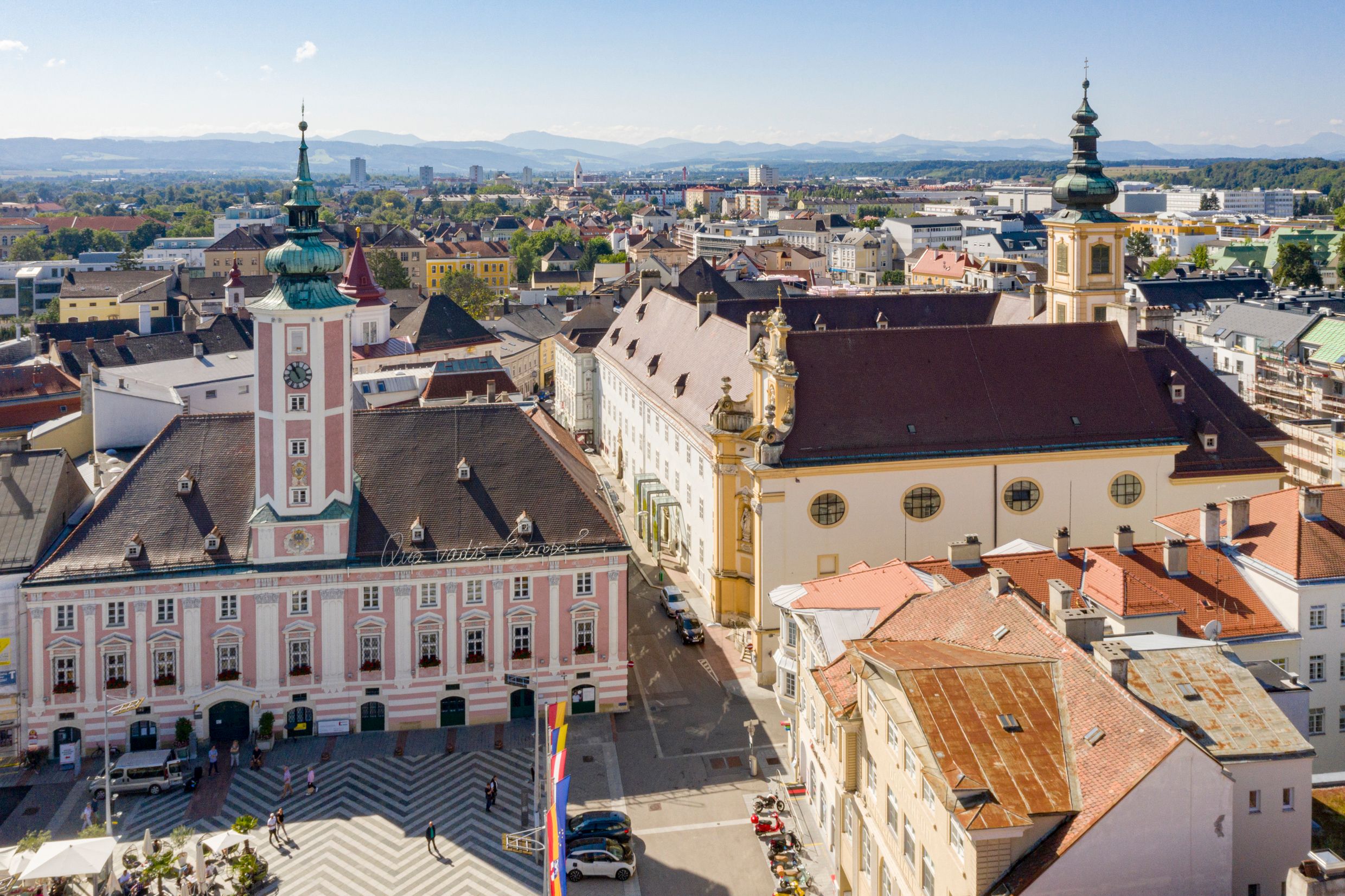 Rathaus und Karmeliterhof