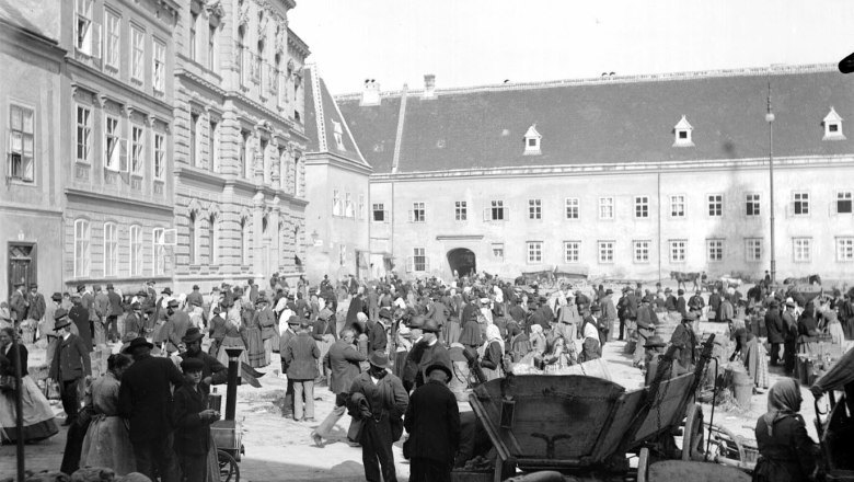 Domplatz früher, © Stadtarchiv St. Pölten