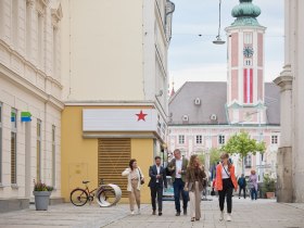 Stroll through the city, &copy; Rupert Pessl