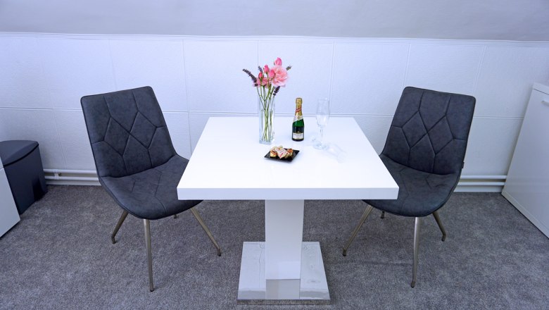 Kitchen, &copy; Mag Jacqueline Hauser