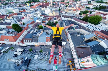 Bungee Jumping Erlebnis am  Rathausplatz