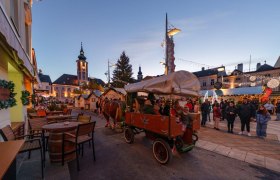 Stimmungsvolle Adventfahrt durch die Altstadt, &copy; Josef Bollwein