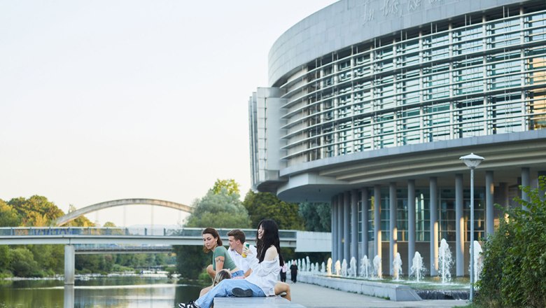 Landhausschiff St. Pölten, © Rupert Pessl