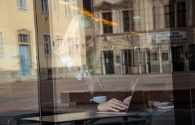 Studentin im Café, © Datzinger Klara