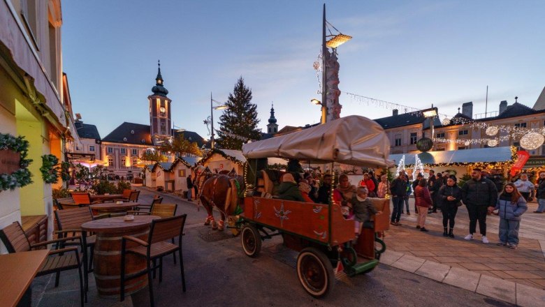 Stimmungsvolle Adventfahrt durch die Altstadt, © Josef Bollwein