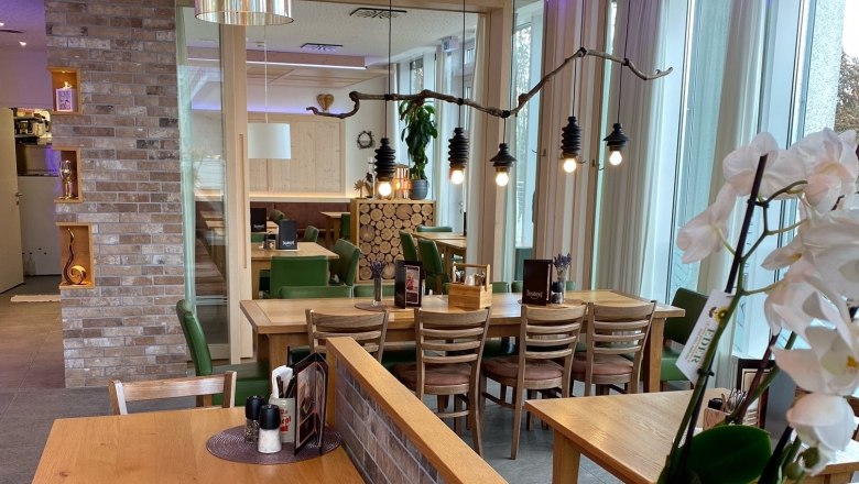 Country-Style Dining Room, &copy; Landhausst&uuml;berl