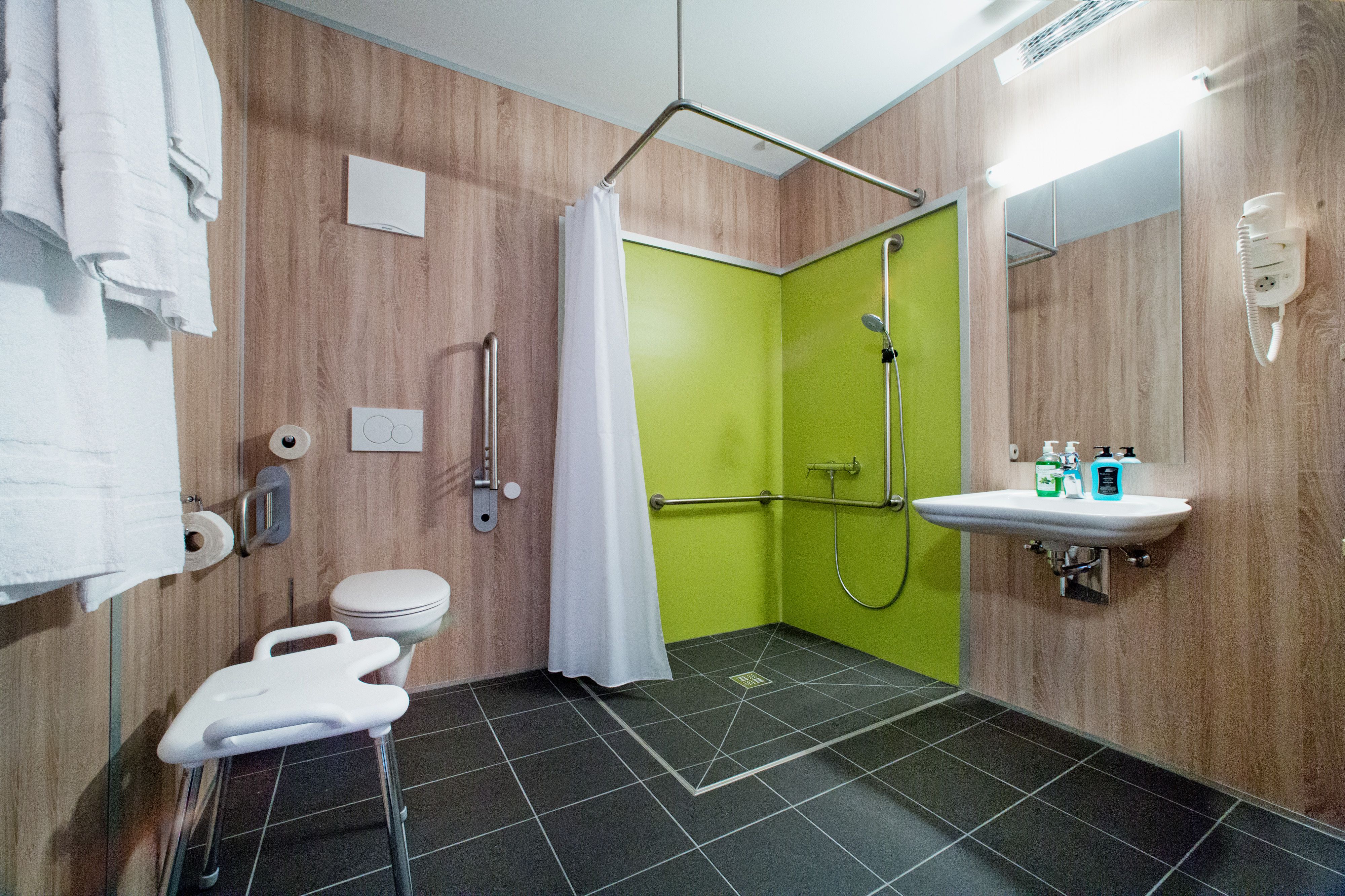 Barrier-free bathroom