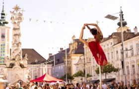 Akrobatin am Rathausplatz St. Pölten, © Bernd Berger